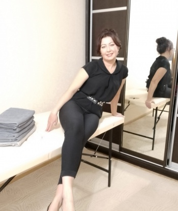 Возбуждающая и страстная крошка ждет тебя для незабываемой встречи. Со мной ты погрузишься в мир наслаждения и страсти, где твои самые смелые фантазии станут реальностью. Позволь мне дарить тебе удовольствие. 2635, 43 года