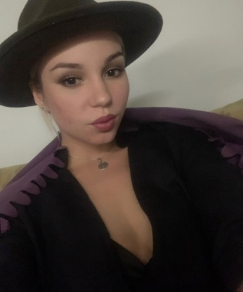 Молодая, страстная и нежная красотка ждет в гости состоятельного мужчину. Готова подарить море незабываемых впечатлений, без суеты и напряжения. 100% реальные фото! 4334, 19 лет