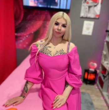 Готова порадовать тебя своим опытом и страстью. Мое обаяние и привлекательность не оставят тебя равнодушным. Я мастерица в различных эротических играх и обещаю тебе незабываемые моменты нашей страстной встречи. У меня есть прекрасные отзывы от довольных клиентов, которые оценили мои умения и индивидуальный подход к каждому. Сексуальность и чувственность - это моя визитная карточка. Я живу в Москве и готова встретиться с тобой прямо сейчас. Мои фото подтверждают мою привлекательность и соблазнительность. Обещаю, что ты останешься доволен нашей встречей. 🌹🔥 😘 5760, 29 лет